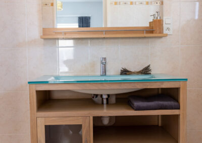 La Grange aux Cyprès: salle de bain avec douche italienne