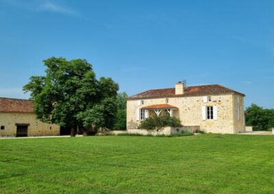La Maison aux Cyprès à Monsempron-Libos